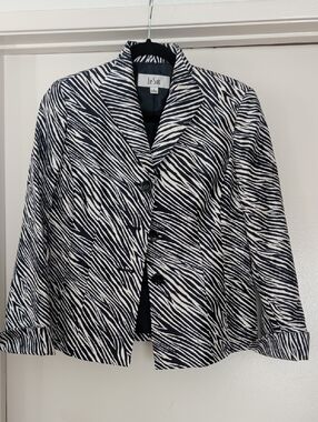 Le Suit Black and White Zebra-Print Blazer Jacket